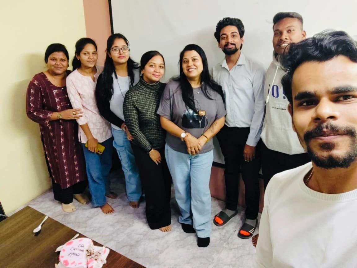 Art Tech Institute students with their trainer after a class session